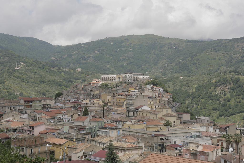 Вилла Agriturismo Il Daino San Piero Patti Экстерьер фото